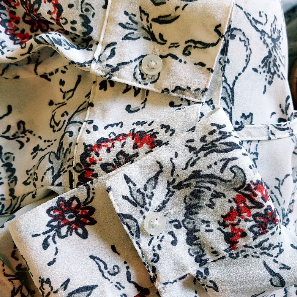 Ann Taylor White Floral V-Neck Blouse with Red Accents - Picture 8 of 8